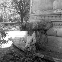 EK_0015-bw.png